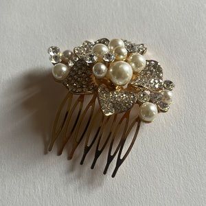 Anika pearl rhinestones gold tone hair comb